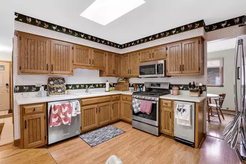 Kitchen - 18501 Willow Ln, Lansing, IL 60438 photo 3 of 4