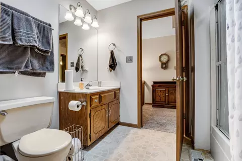 Bath - 18501 Willow Ln, Lansing, IL 60438 photo 1 of 3