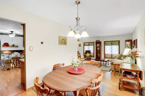 Dining - 18501 Willow Ln, Lansing, IL 60438 photo 2 of 2
