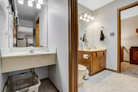Bath - 18501 Willow Ln, Lansing, IL 60438 photo 2 of 3