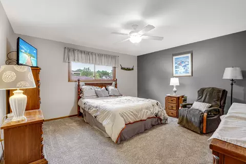 Bedroom - 18501 Willow Ln, Lansing, IL 60438 photo 1 of 5
