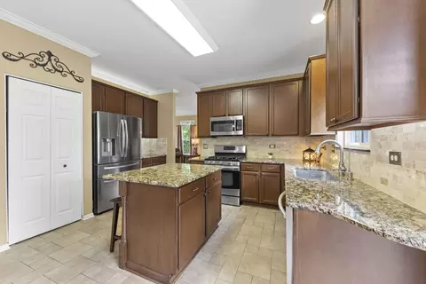 3015 Twin Falls Dr, Plainfield, IL 60586 photo 10