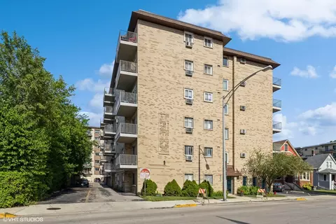 300 Circle Ave #2B, Forest Park, IL 60130