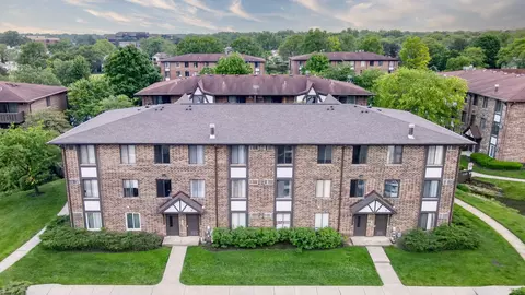 1002 Centurion Ln #10, Vernon Hills, IL 60061