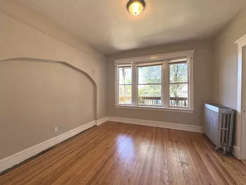 Living - 6240 S Champlain Ave, Chicago, IL 60637 photo 3 of 5