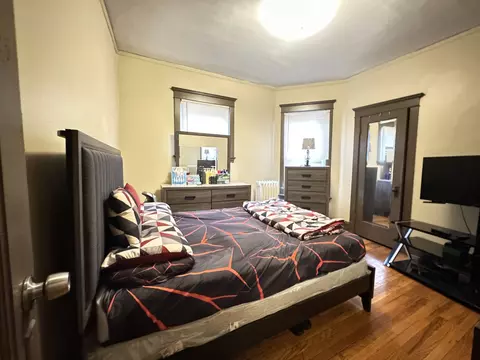 Bedroom - 6240 S Champlain Ave, Chicago, IL 60637 photo 3 of 4