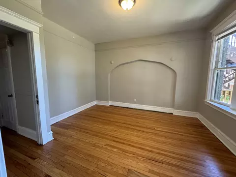 Living - 6240 S Champlain Ave, Chicago, IL 60637 photo 4 of 5