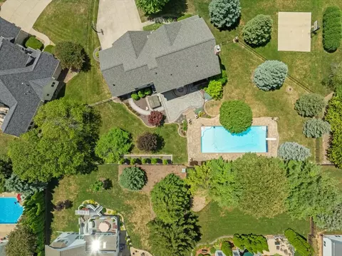 8 Weaver Ct, Bloomington, IL 61704 photo 4