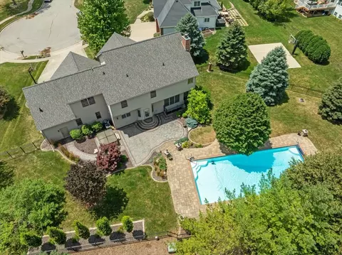8 Weaver Ct, Bloomington, IL 61704 photo 5