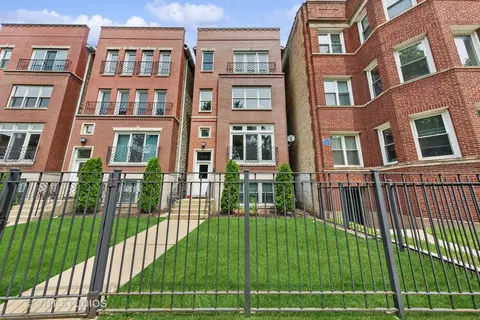932 W George St #2, Chicago, IL 60657