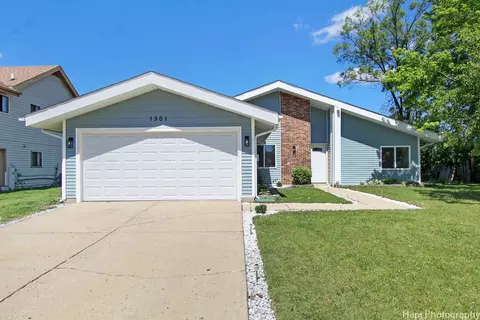 1301 Hialeah Ln, Hanover Park, IL 60133