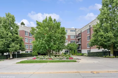 2021 Saint Johns Ave #1E, Highland Park, IL 60035