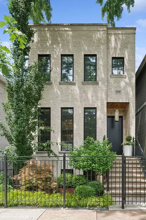 2130 W Barry Ave, Chicago, IL 60618