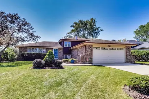 921 Walnut Dr, Darien, IL 60561