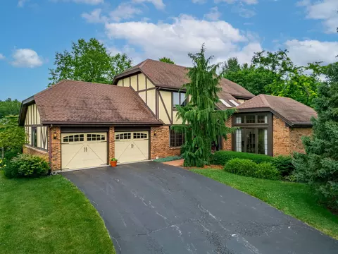 9450 Roanoak Dr, Rockford, IL 61107