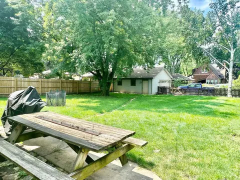 944 Saint John St, Elgin, IL 60120 photo 21