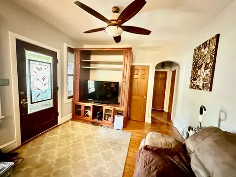 944 Saint John St, Elgin, IL 60120 photo 5