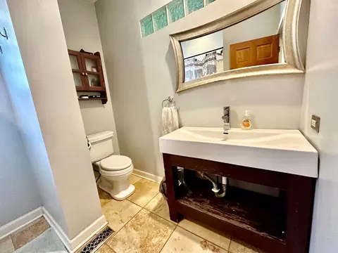 944 Saint John St, Elgin, IL 60120 photo 15