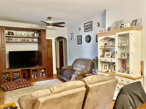 944 Saint John St, Elgin, IL 60120 photo 2