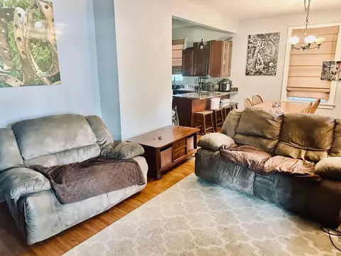 944 Saint John St, Elgin, IL 60120 photo 4