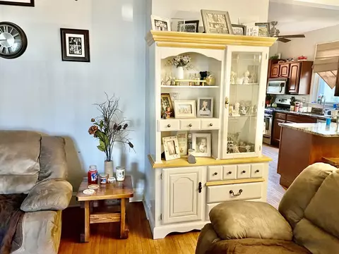 944 Saint John St, Elgin, IL 60120 photo 3