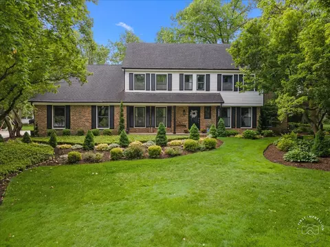 1660 White Pines Ct, Naperville, IL 60563