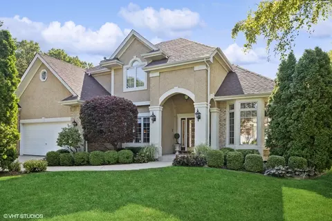 821 High Ridge Ct, Darien, IL 60561