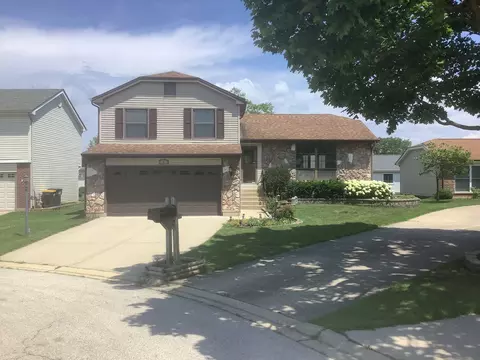 6 Warwick Ct, Streamwood, IL 60107