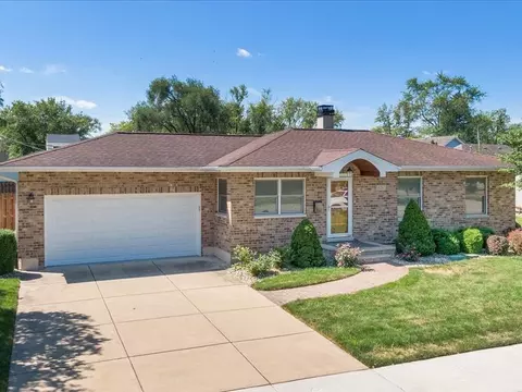 9257 Oak St, Orland Park, IL 60462