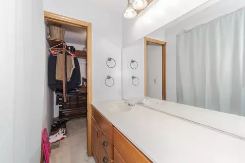 Bath - 1411 Godfrey Dr, Normal, IL 61761 photo 2 of 4