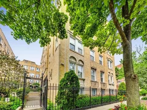 842 W Ainslie St #H1, Chicago, IL 60640