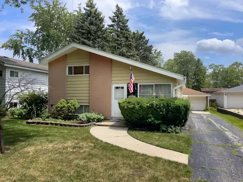 527 N Iowa Ave, Villa Park, IL 60181