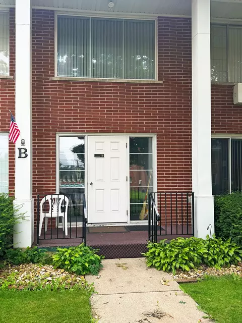 124 N Whistler Ave #2-8, Freeport, IL 61032
