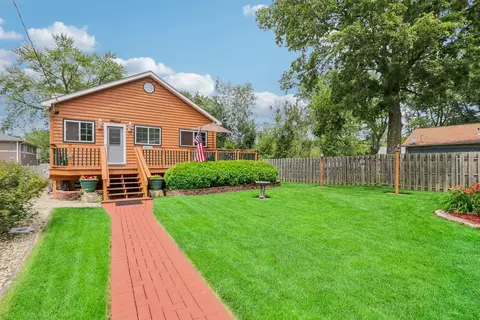 38332 N 8th St, Spring Grove, IL 60081