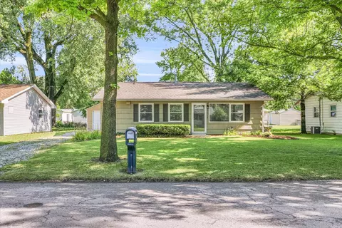 2008 Parkdale Dr, Champaign, IL 61821