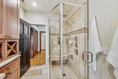 Bath - Undisclosed, Chicago, IL 60640 photo 4 of 4