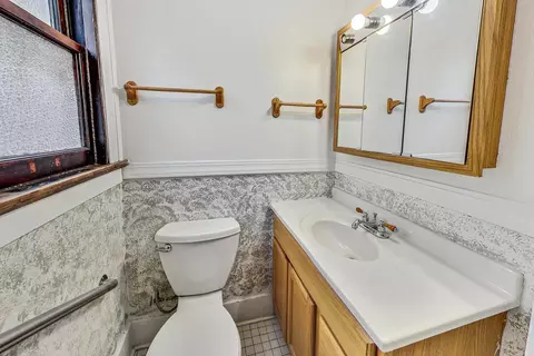 Bath - Undisclosed, Chicago, IL 60640 photo 1 of 4