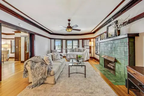 Living - Undisclosed, Chicago, IL 60640 photo 3 of 5