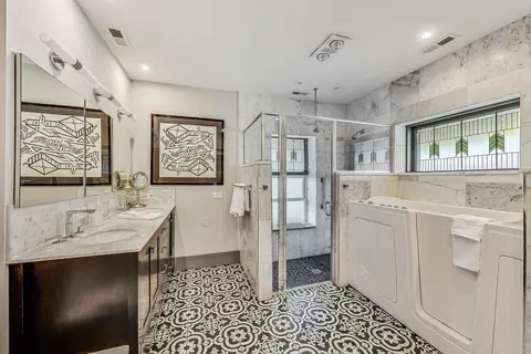 Bath - Undisclosed, Chicago, IL 60640 photo 2 of 4