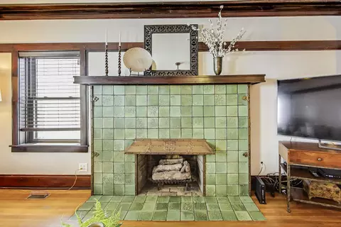 Living - Undisclosed, Chicago, IL 60640 photo 4 of 5