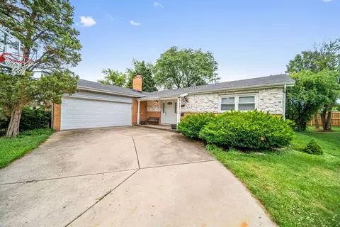 911 Cherokee Dr, Darien, IL 60561