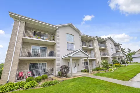 9140 W 95th St #3A, Hickory Hills, IL 60457