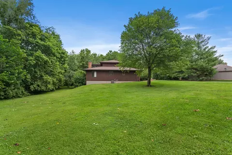 1002 Timberview Ln, Monticello, IL 61856 photo 4