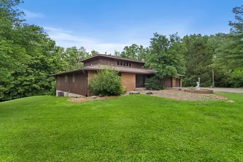 1002 Timberview Ln, Monticello, IL 61856 photo 2
