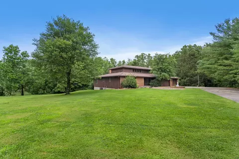1002 Timberview Ln, Monticello, IL 61856 photo 3