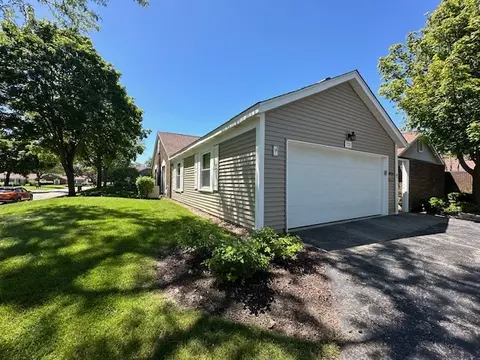 928 Dartmouth Dr, Wheaton, IL 60189