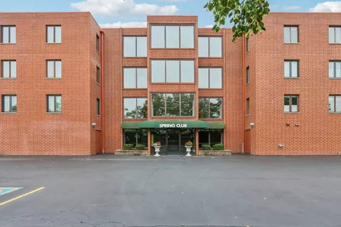 1 S045 Spring Rd #3C, Oakbrook Terrace, IL 60181