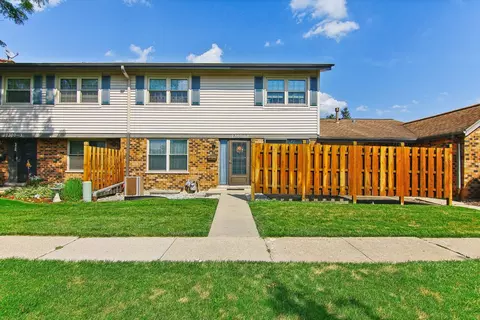 7300 Winthrop Way #2, Downers Grove, IL 60516