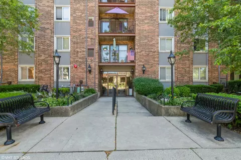 825 Pearson St #5A, Des Plaines, IL 60016