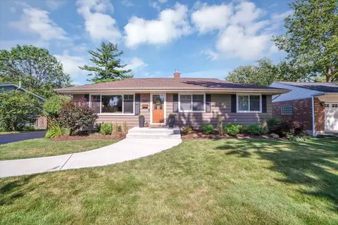5601 Aubrey Ter, Downers Grove, IL 60516